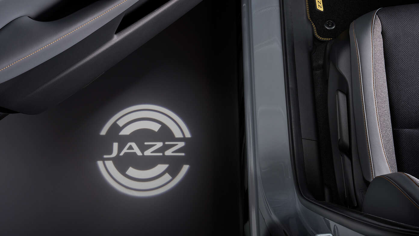 Primer plano del organizador de maletero plegable del Honda Jazz Hybrid.