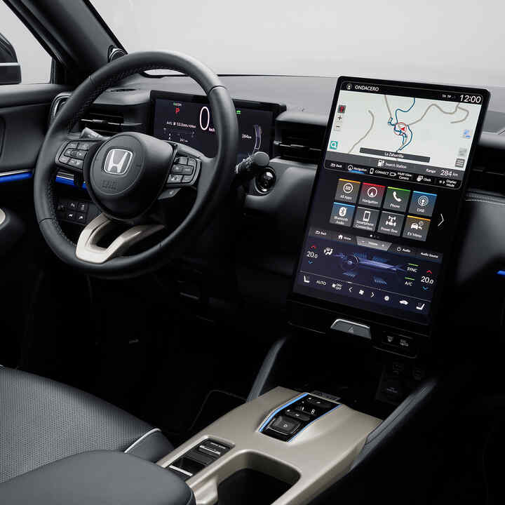 Interior del coche Honda con pantalla
