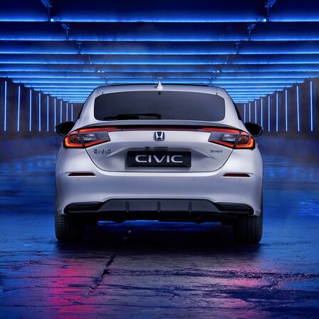 Vista trasera del Honda Civic e:HEV 5 puertas.