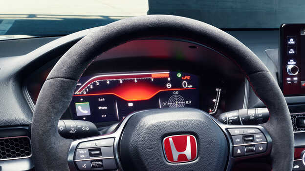 Primer plano de la pantalla de información múltiple del Honda Civic Type R.