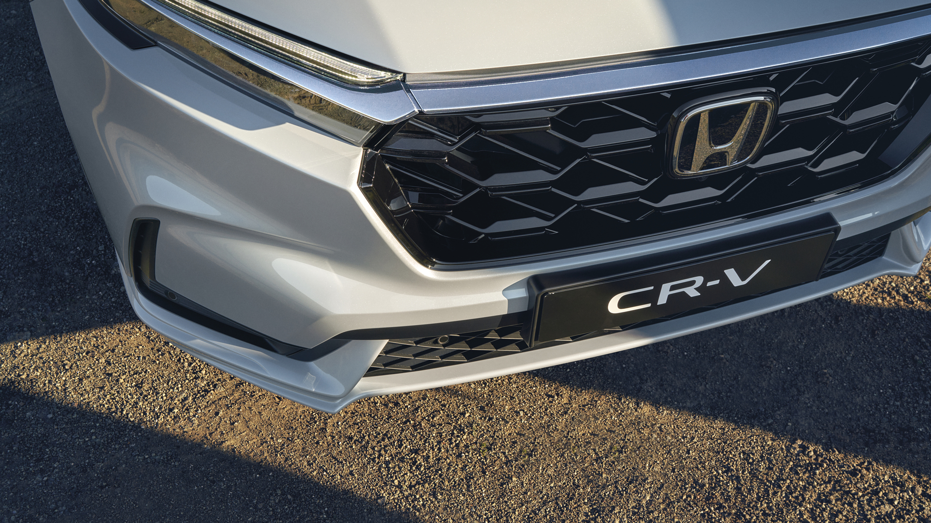 Primer plano de la parte trasera del Honda CR-V Plug-in Hybrid