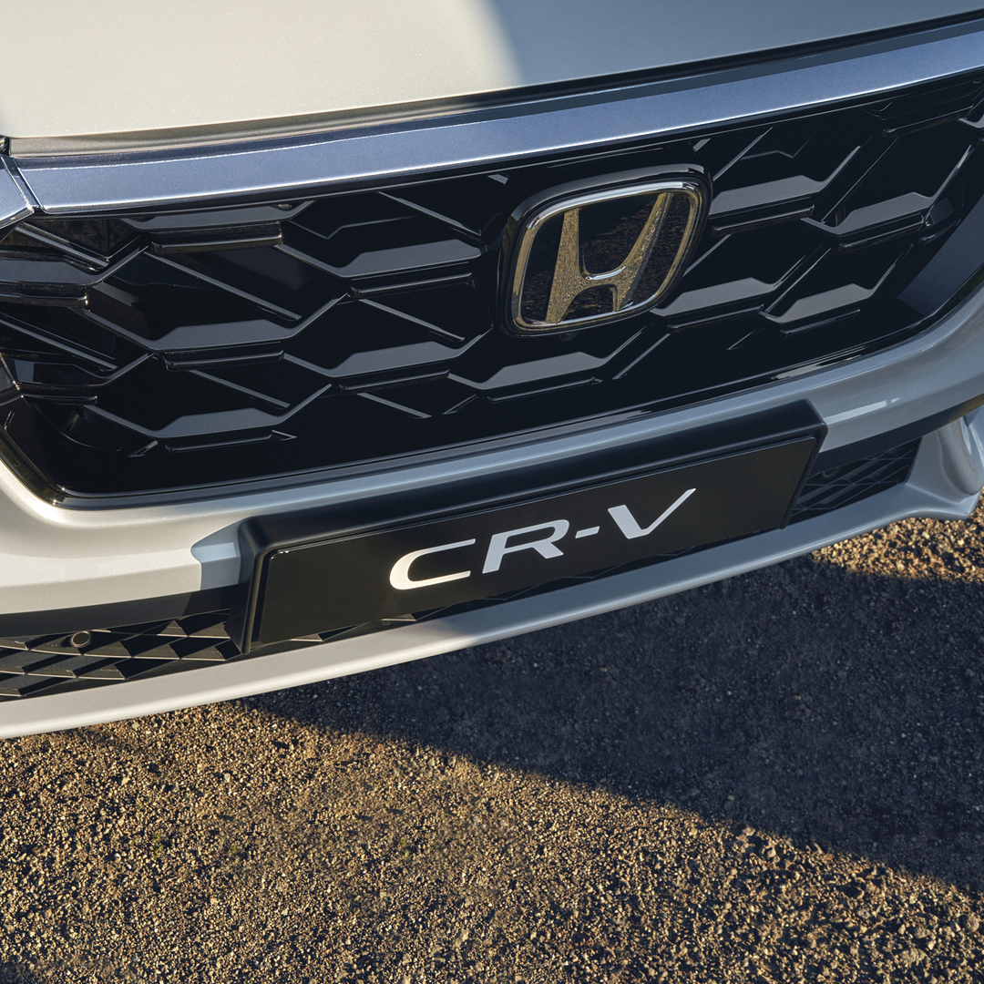 Primer plano de la parte trasera del Honda CR-V Plug-in Hybrid