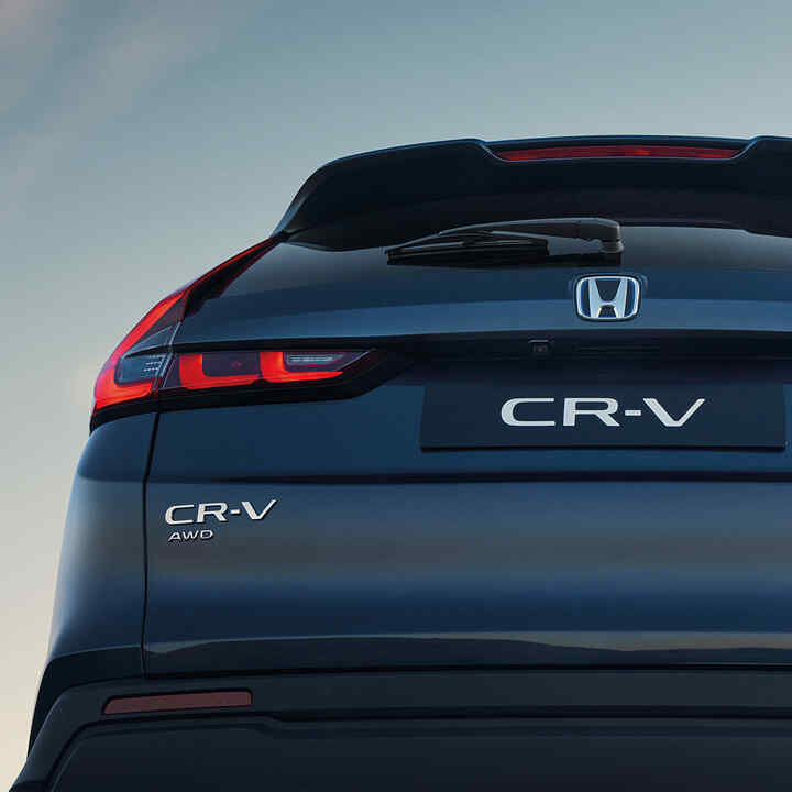 Primer plano de la parte trasera del CR-V Híbrido.