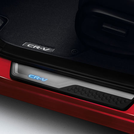Primer plano de los embellecedores de taloneras del Honda CR-V.