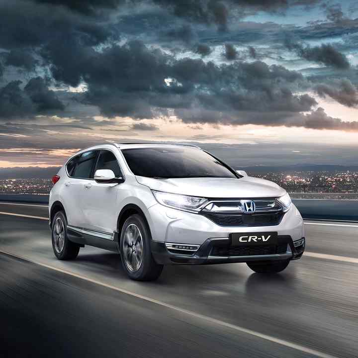 Vista frontal de tres cuartos del Honda CR-V