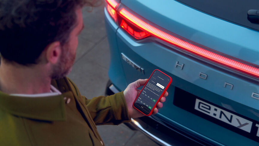 Primer plano del Asistente Personal Honda en el cuadro de instrumentos del Honda e