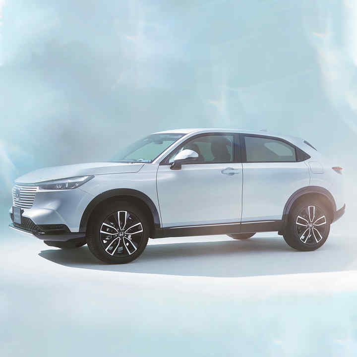 Vista frontal de tres cuartos del HR-V en estudio