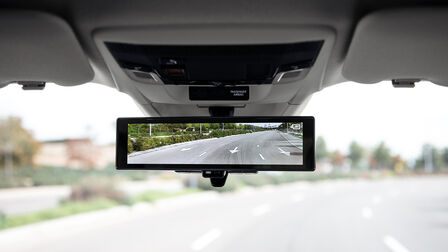 Primer plano del retrovisor trasero del Honda e.