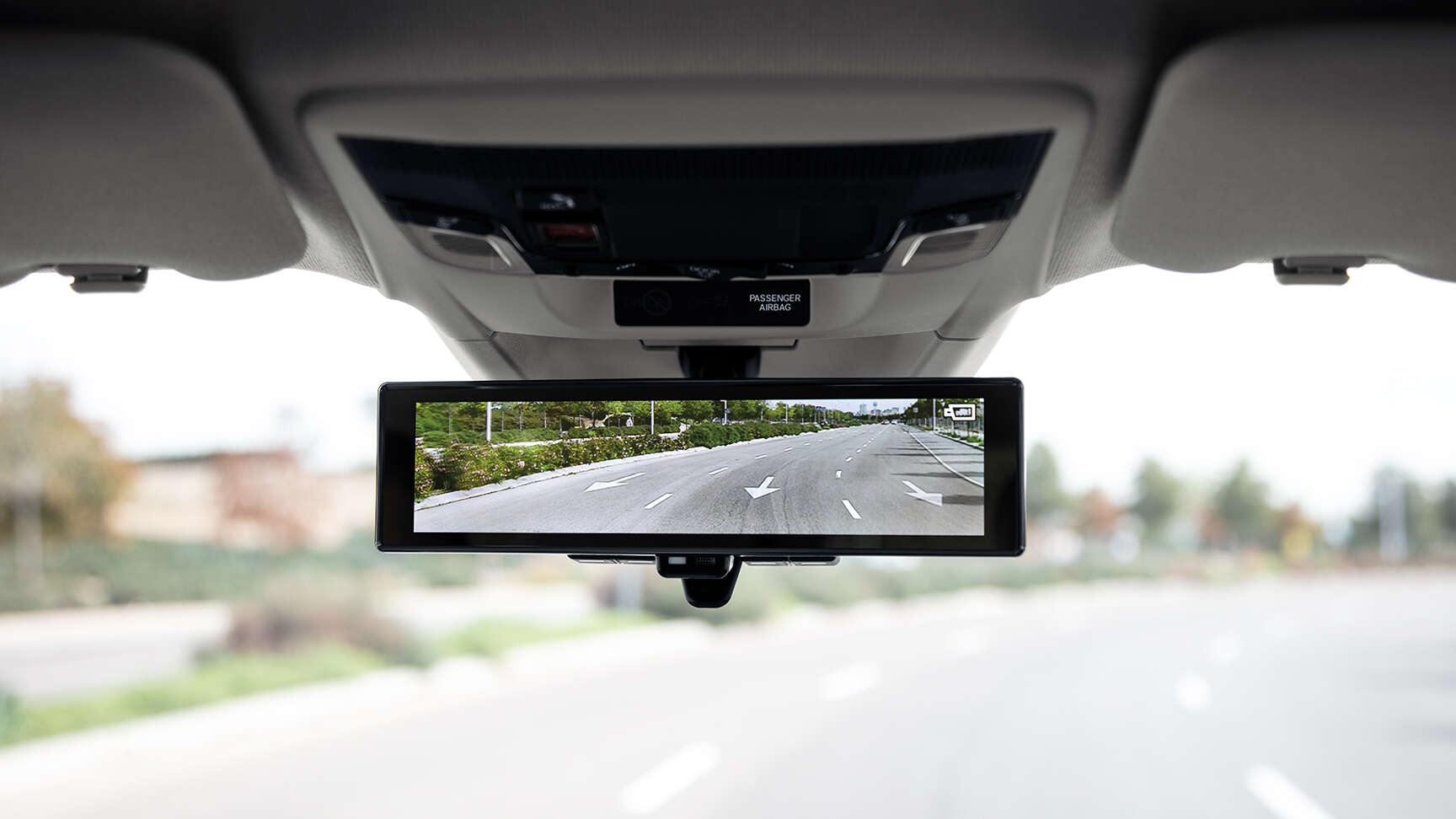 Primer plano del retrovisor trasero del Honda e.