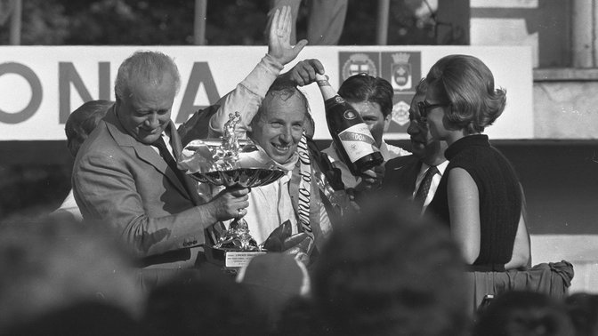 John Surtees en nuestra segunda victoria de Fórmula 1 en Monza.