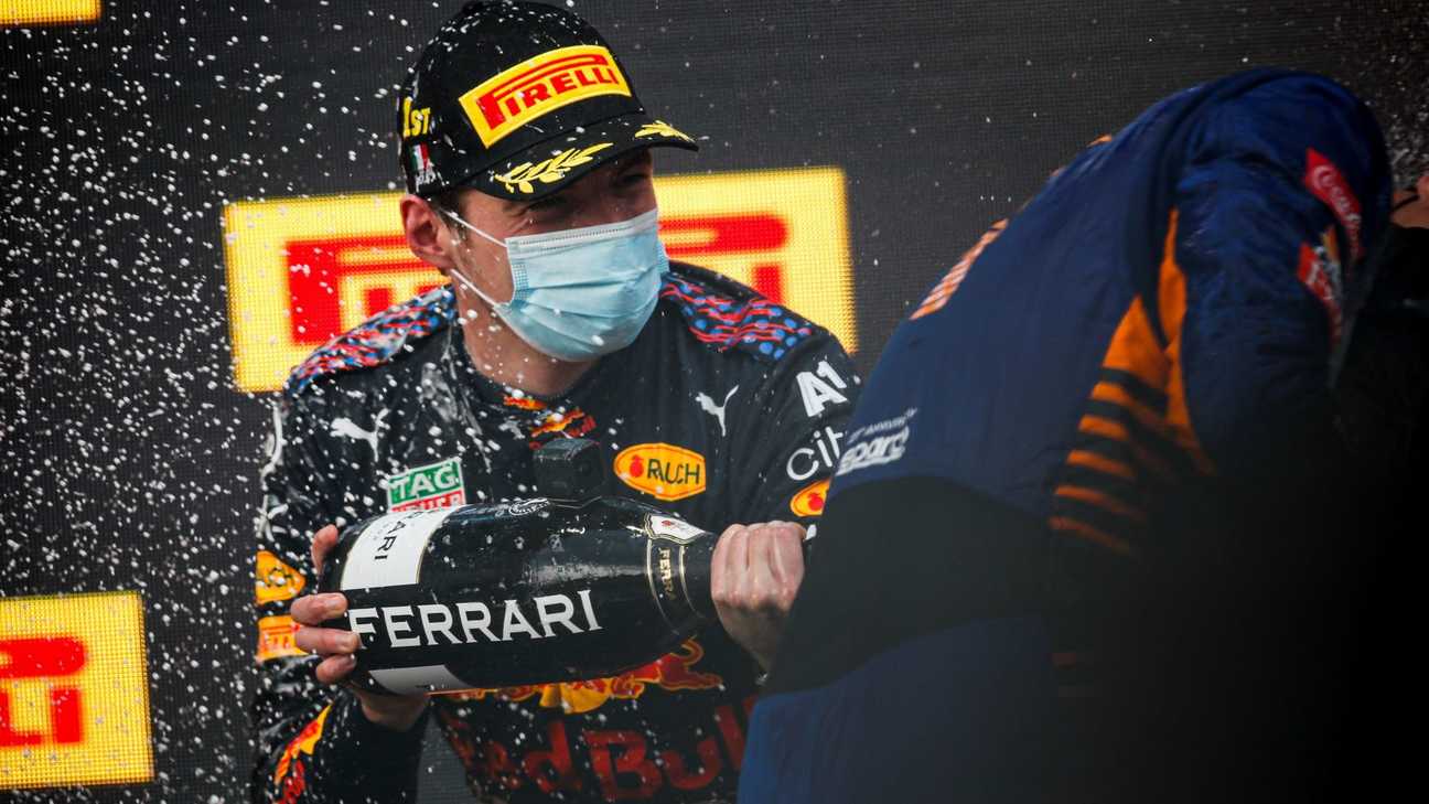 Max Verstappen en el podio de Bahrain