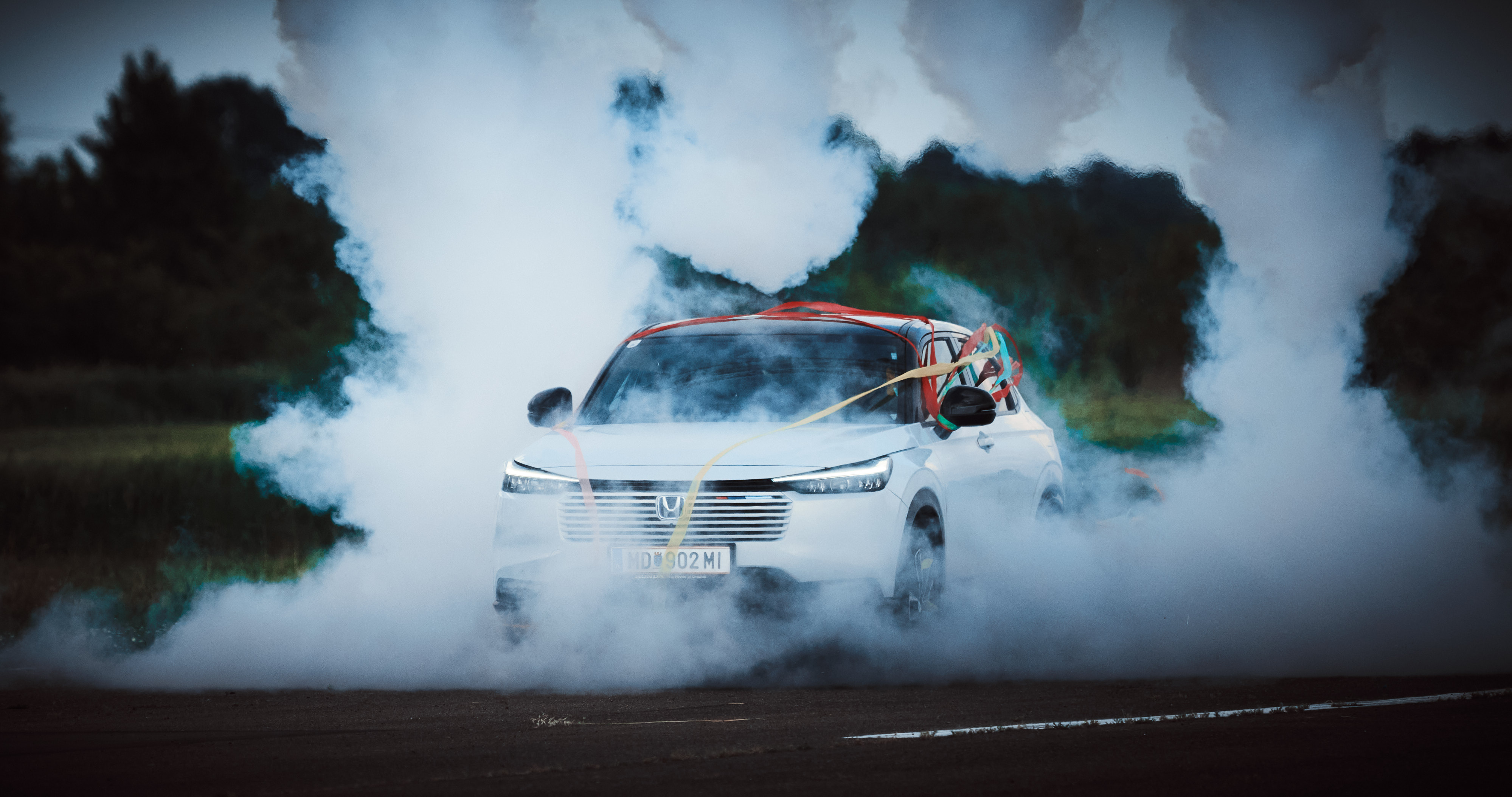 HR-V entre el humo de los neumáticos