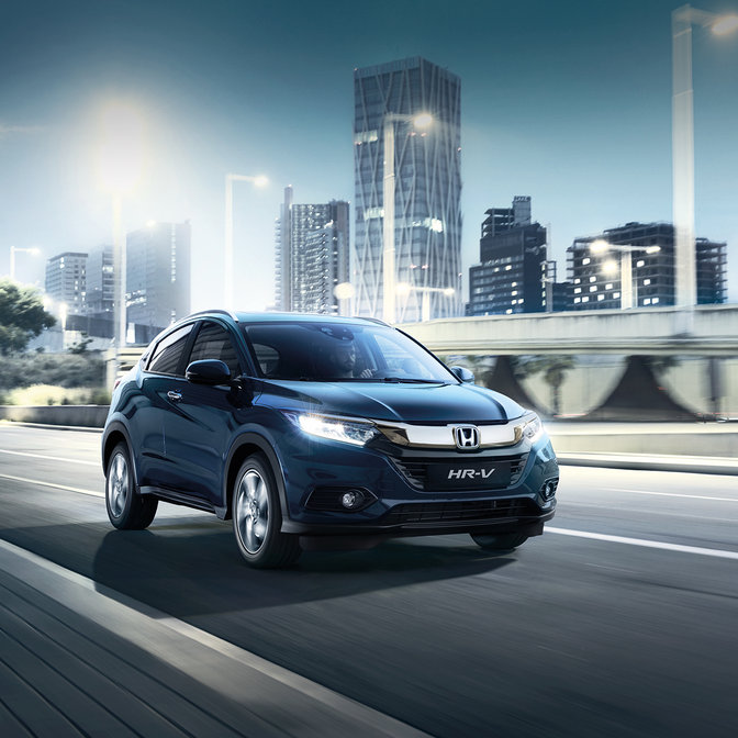 Todoterreno Honda HR-V azul en ciudad