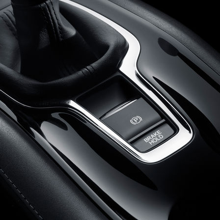 Primer plano de los botones interiores del Honda HR-V.