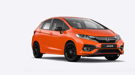 Vista frontal de tres cuartos del Honda Jazz.
