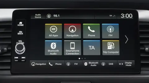 Primer plano de la pantalla de infoentretenimiento del Honda Jazz Crosstar.