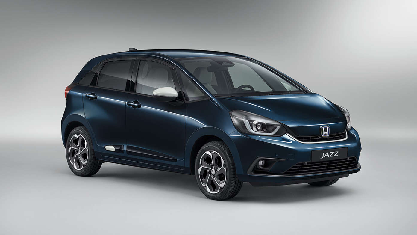 Honda Jazz Hybrid en estudio con Pack Funcional Fun en blanco.