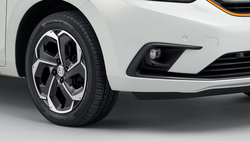 Primer plano de las llantas de aleación del Honda Jazz Hybrid