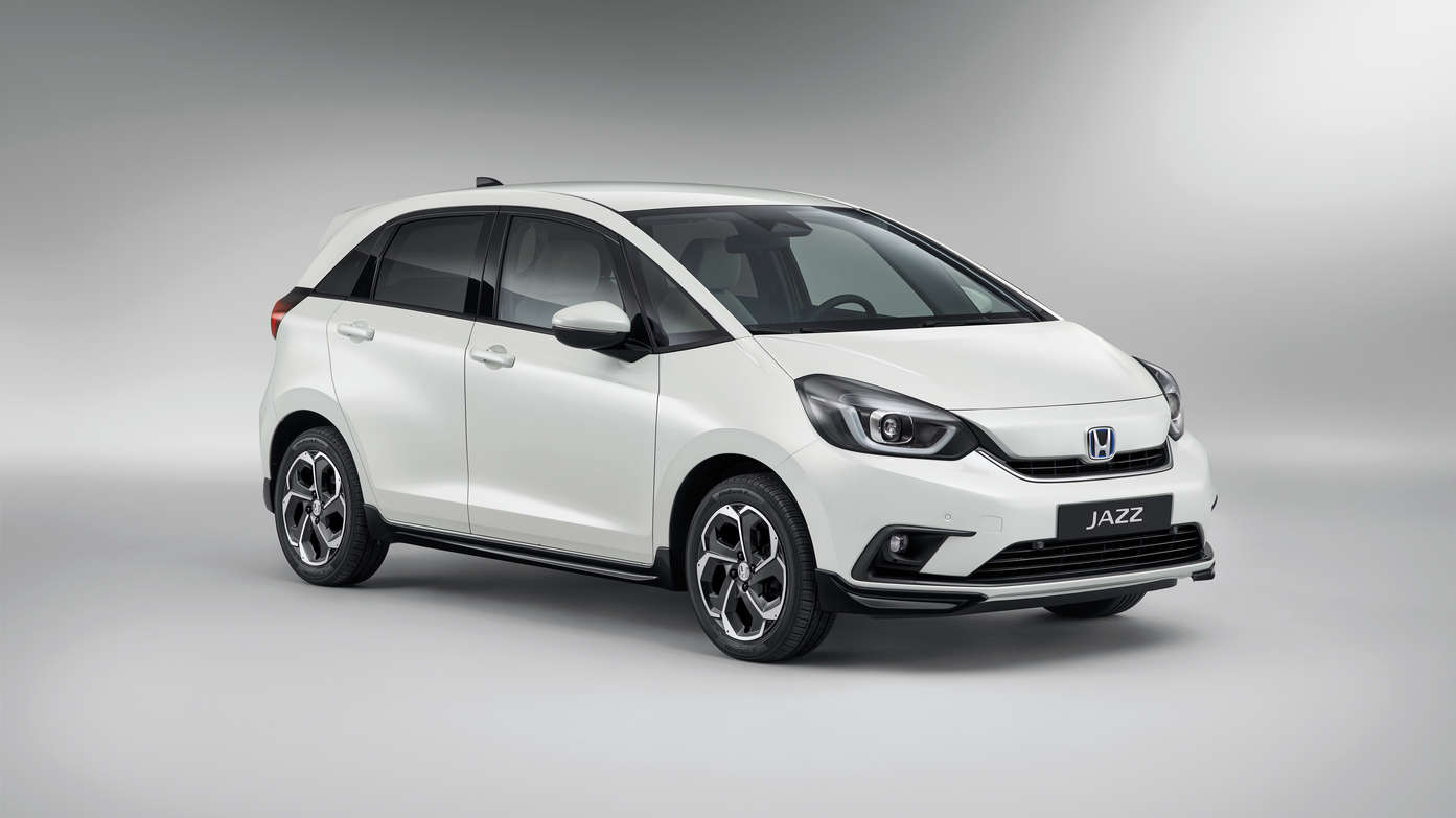 Vista delantera de tres cuartos del Honda Jazz Hybrid con el Pack Style Plus.
