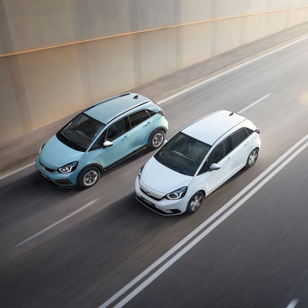 El Honda Jazz y el Jazz Crosstar brindan una experiencia híbrida completa a través de su exclusivo tren de potencia e:HEV de tres modos. Esta gama de autorrecarga, dinámica y eficiente, combina un rendimiento receptivo con mucho estilo.
