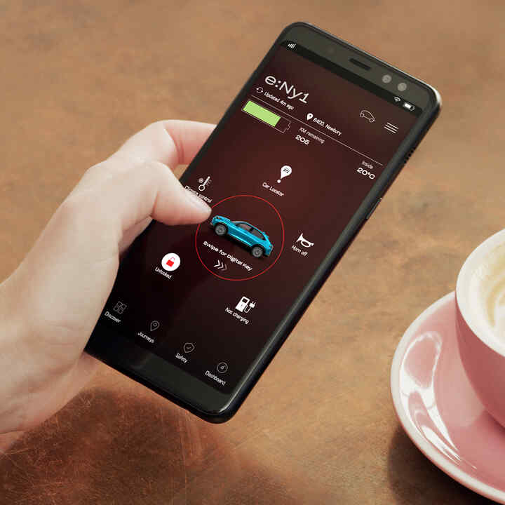 Primer plano de un teléfono con la indicación “Introduce tu PIN”