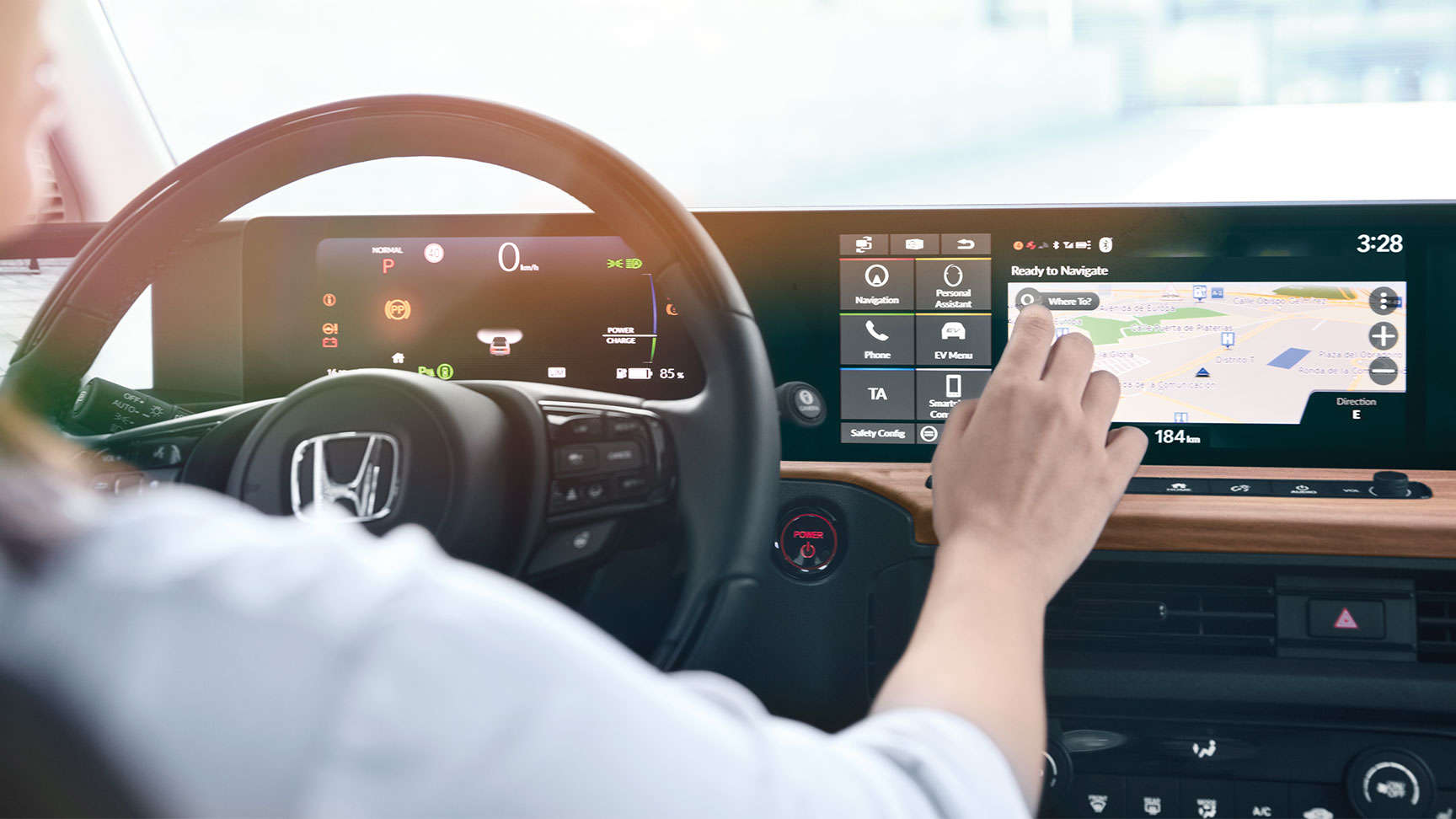 Conductor utilizando la pantalla del GPS
