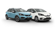 Vista frontal de tres cuartos del Honda Jazz Crosstar y del Honda Jazz