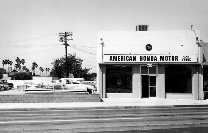 Una foto antigua de Honda Motor Co. en Los Ángeles.