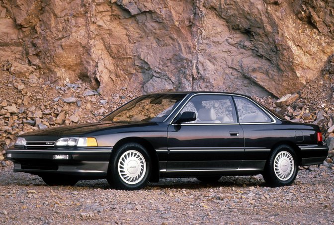 Vista lateral del Honda Acura Legend Coupe.