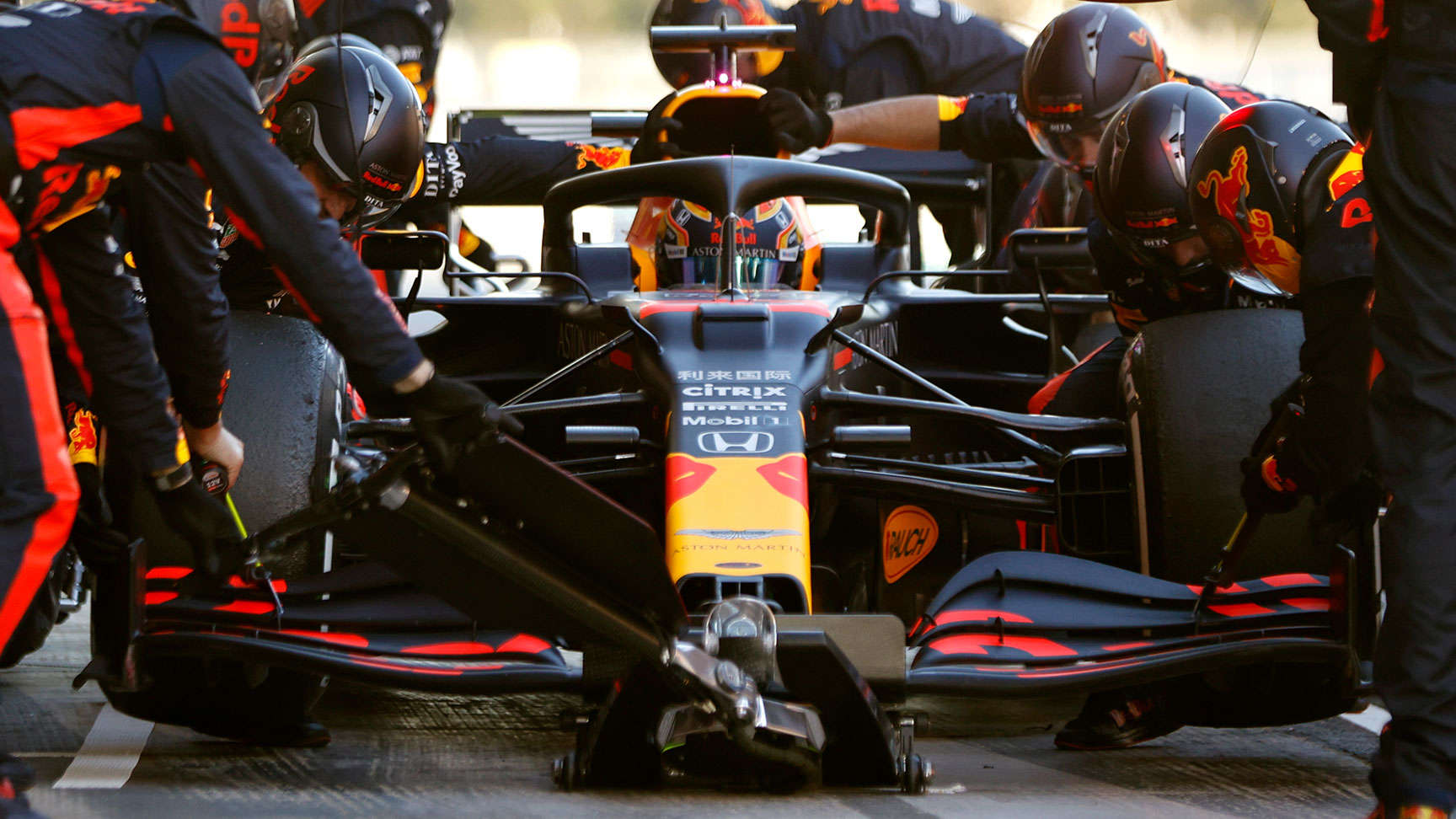 Coche de competición Aston Martin Red Bull.