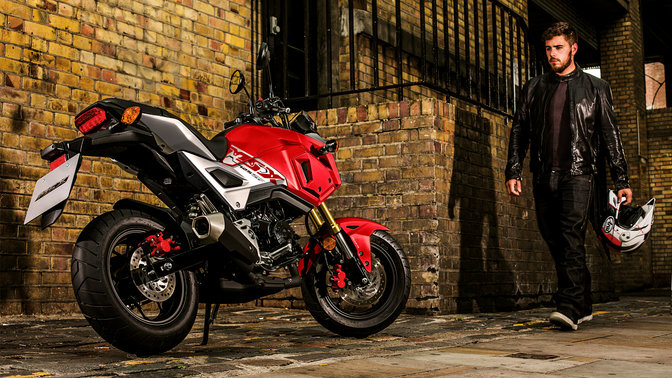 Honda MSX125 en una zona urbana.
