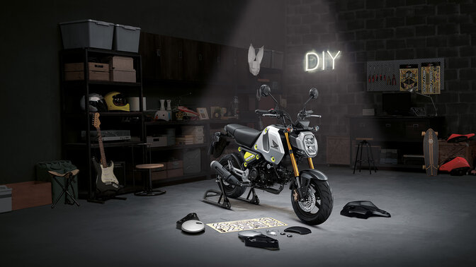 Imagen frontal de ¾ de estudio de la Honda MSX125 Grom