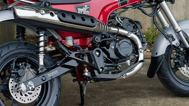 Primer plano del motor del Dax 125