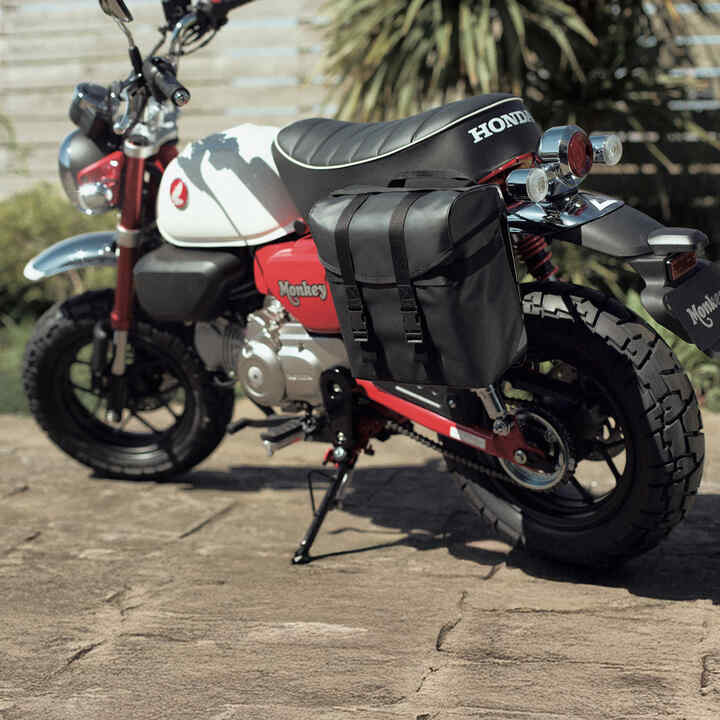Vista estática trasera de Honda Monkey 125