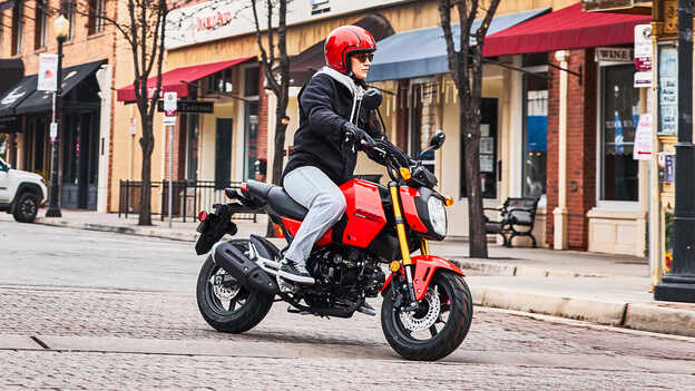 Fotografía lateral de la MSX125 Grom en negro 