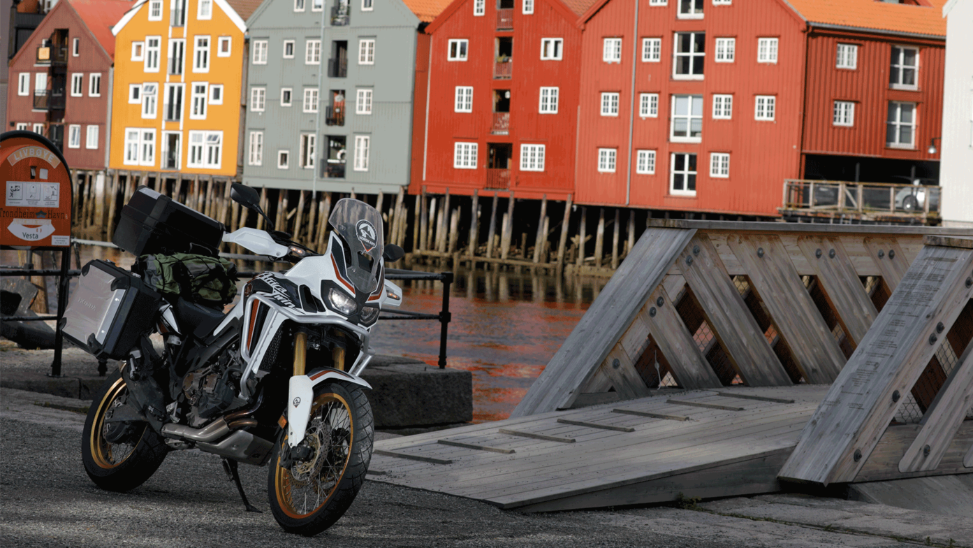 Honda Adventure Roads Nordkapp Dia 2 de Fosnavag a Trondheim casas