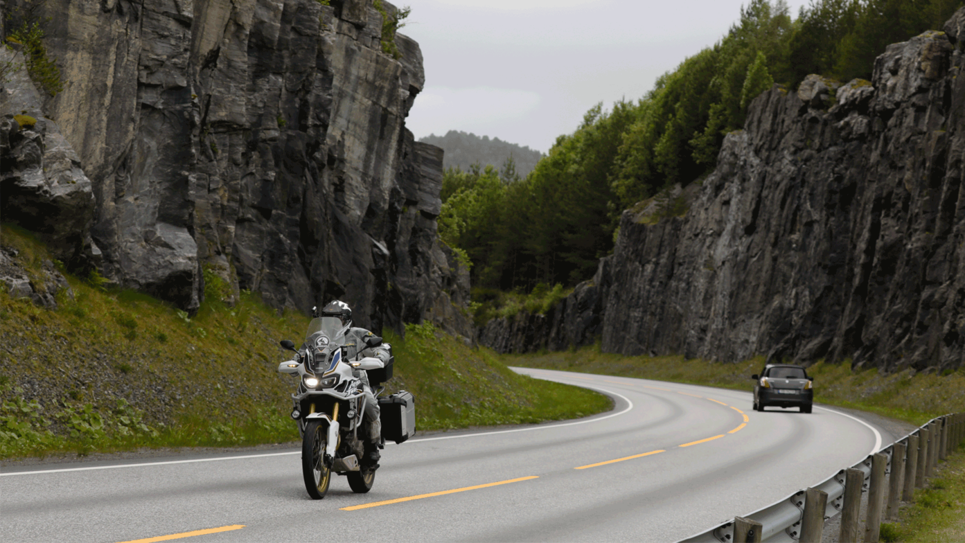 Honda Adventure Roads Nordkapp Dia 2 de Fosnavag a Trondheim Africa Twin carretera