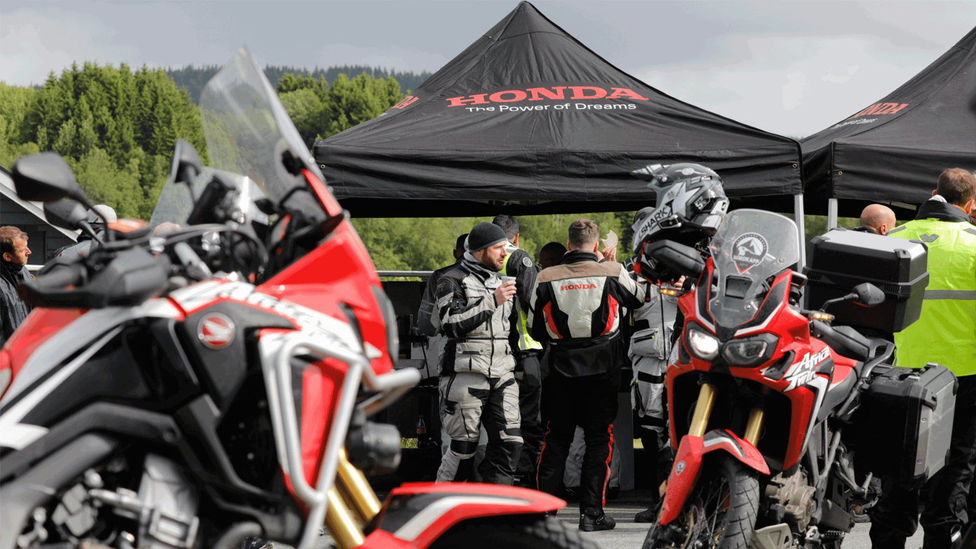 Honda Adventure Roads Nordkapp Dia 2 de Fosnavag a Trondheim parada de descanso