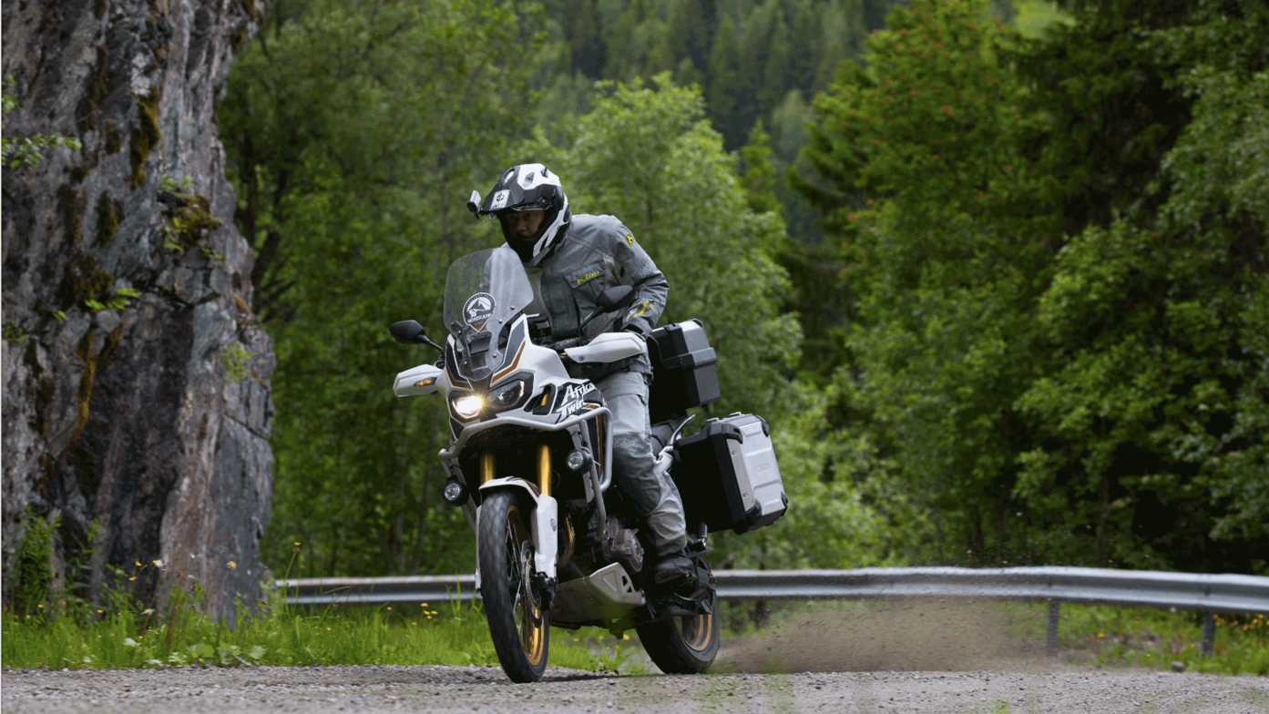 Honda Adventure Roads Nordkapp Dia 3 de Trondheim a Bronnoysund moto en carretera