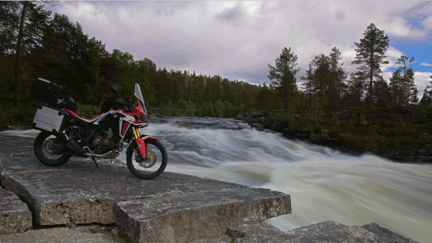 Honda Adventure Roads Nordkapp Dia 3 de Trondheim a Bronnoysund africa twin cascada