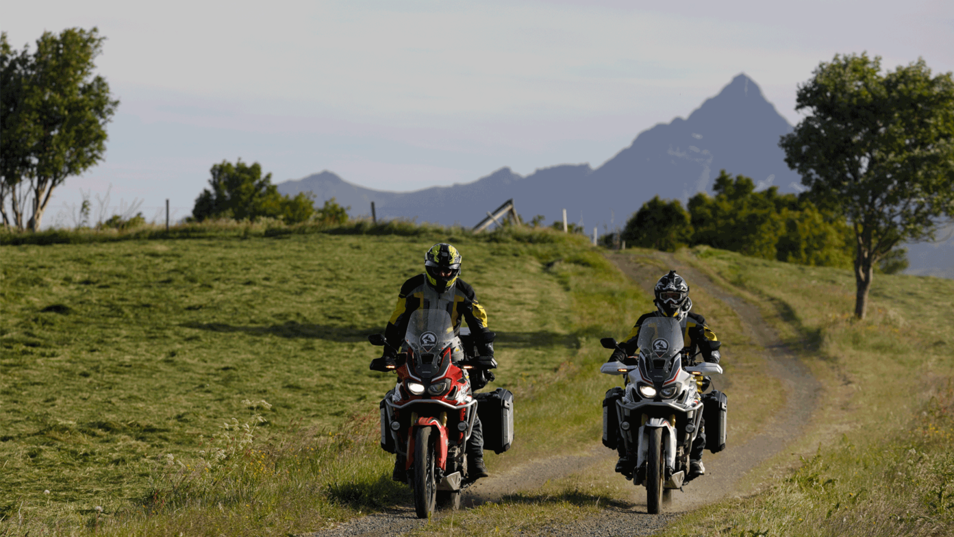 Honda Adventure Roads Nordkapp Dia 5 de Glomfjord a Lofoten motoristas campo