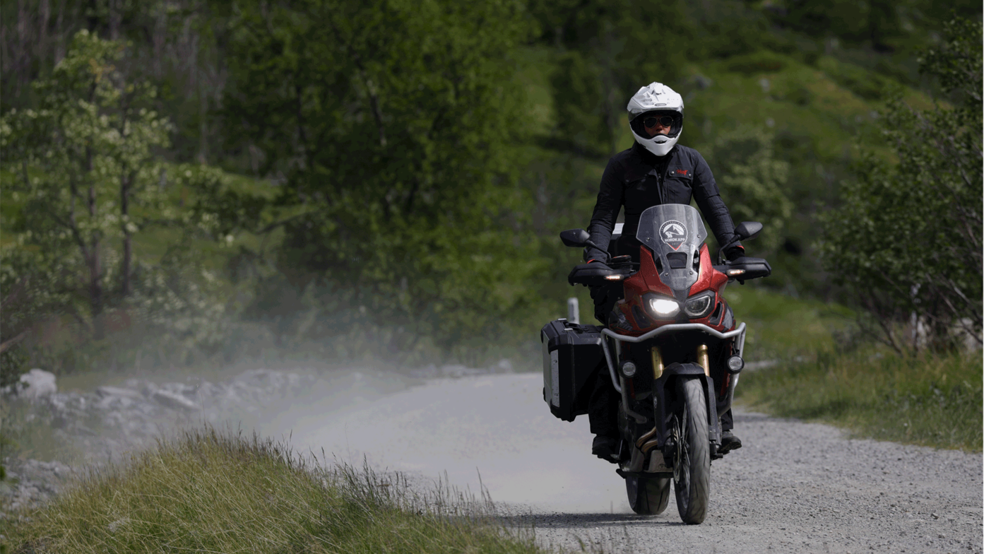 Honda Adventure Roads Nordkapp Dia 7 de Malangen a Alta africa twin roja