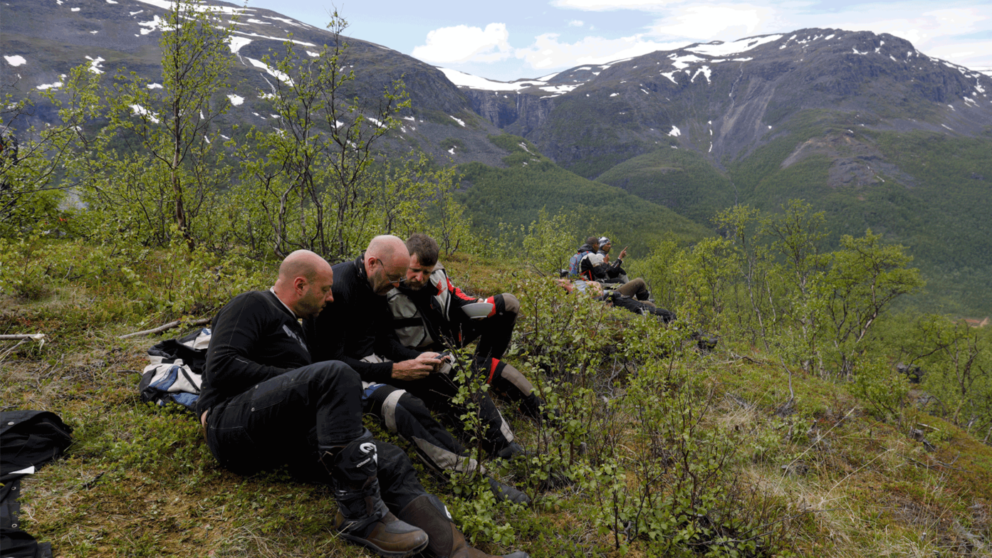 Honda Adventure Roads Nordkapp Dia 7 de Malangen a Alta motoristas montaña