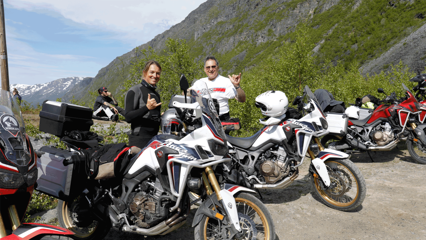 Honda Adventure Roads Nordkapp Dia 7 de Malangen a Alta motoristas descanso