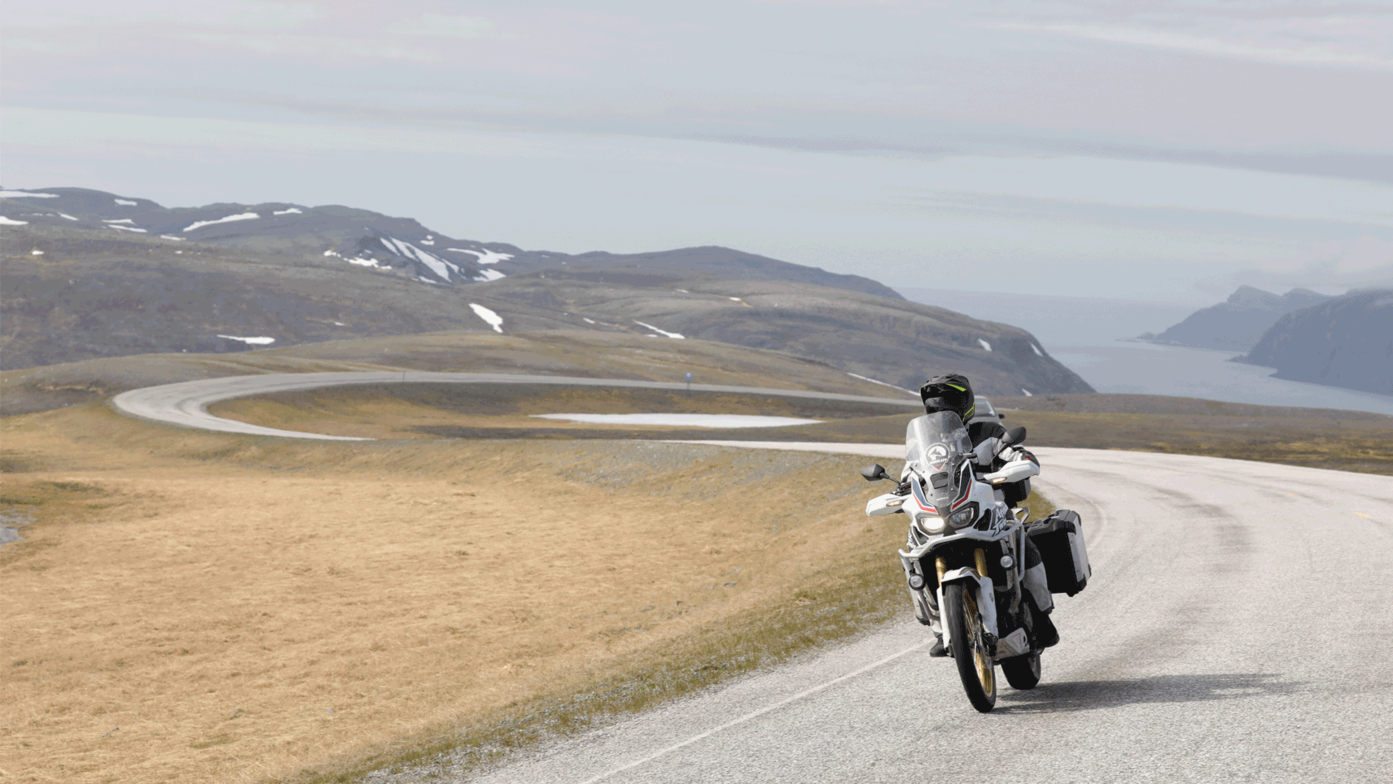 Honda Adventure Roads Nordkapp Dia 8 de Alta a Nordkapp motorista en carretera