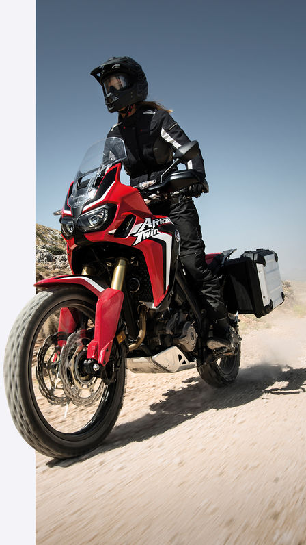 Africa Twin por terreno polvoriento