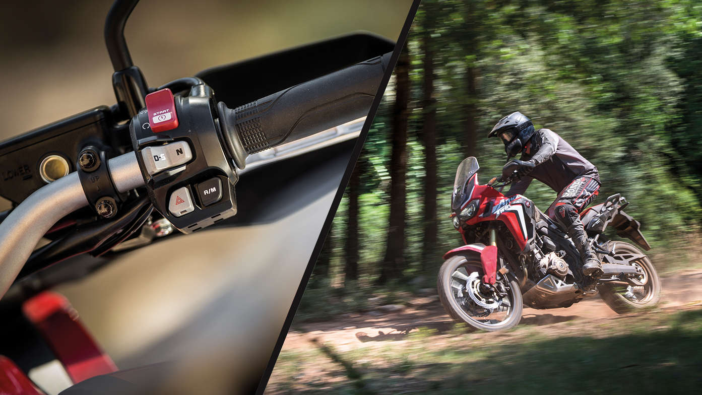 Pantalla dividida entre motociclista en el bosque y primer plano del cambio