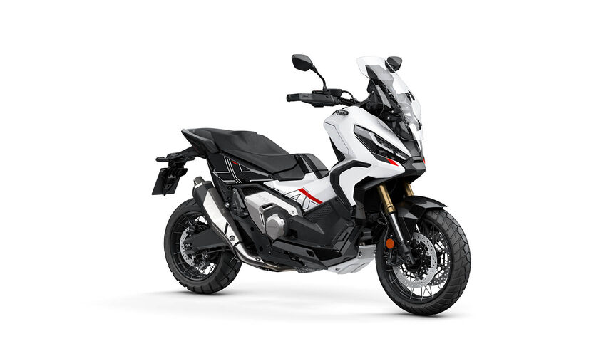 Vista delantera derecha de 3/4 de la Honda NC750X en estudio
