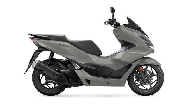 Vista delantera derecha de 3/4 del Honda Forza 125 en estudio