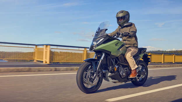 Foto estática trasera del Dax 125